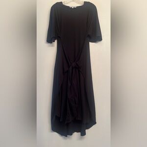 JW Anderson x Uniqlo L
Black Tie Front Jersey Flutter
Sleeve Midi Dress